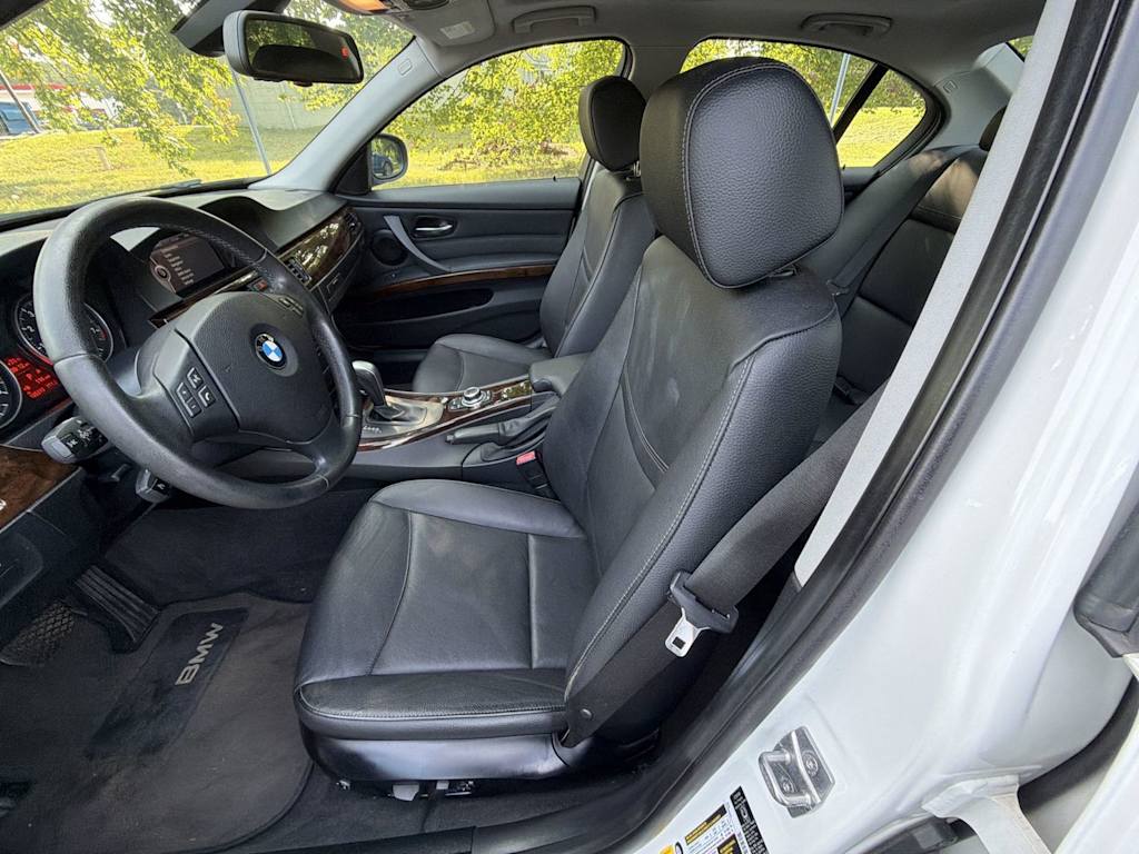 Thumbnail: 2011 BMW 3 Series - 11