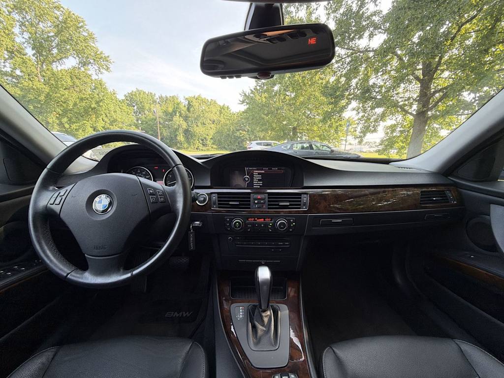 Thumbnail: 2011 BMW 3 Series - 10