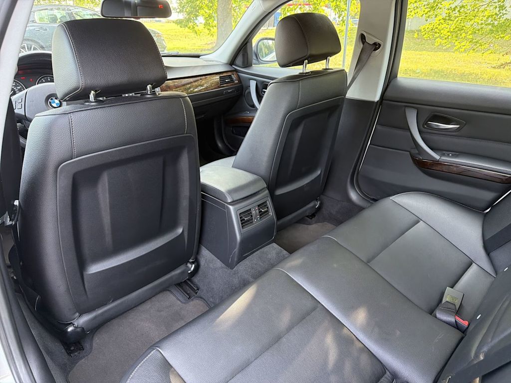 Thumbnail: 2011 BMW 3 Series - 13