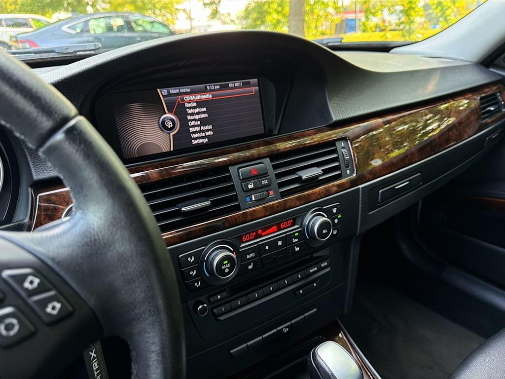 Thumbnail: 2011 BMW 3 Series - 15
