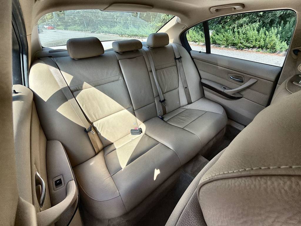 Thumbnail: 2011 BMW 3 Series - 22