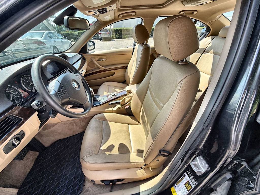 Thumbnail: 2011 BMW 3 Series - 12
