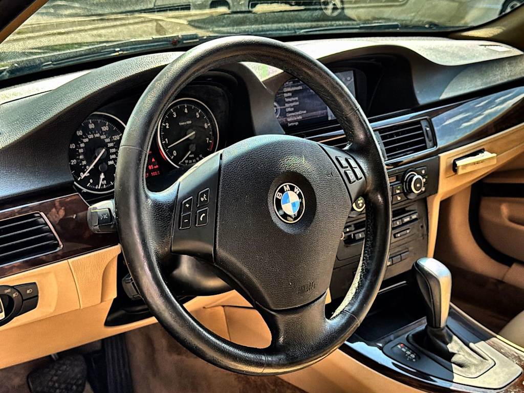 Thumbnail: 2011 BMW 3 Series - 10