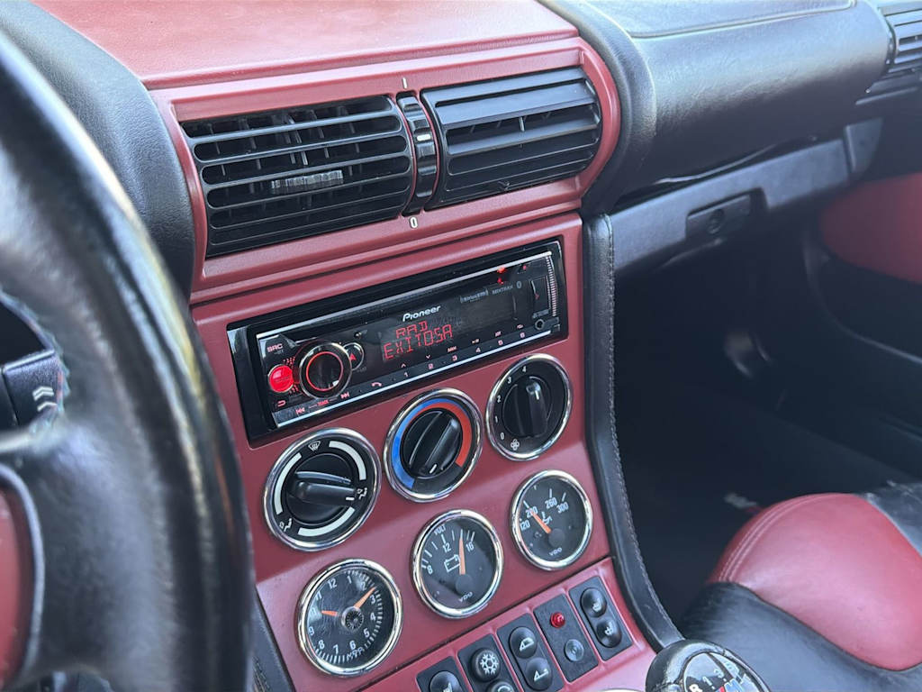 Thumbnail: 1998 BMW Z3 - 14