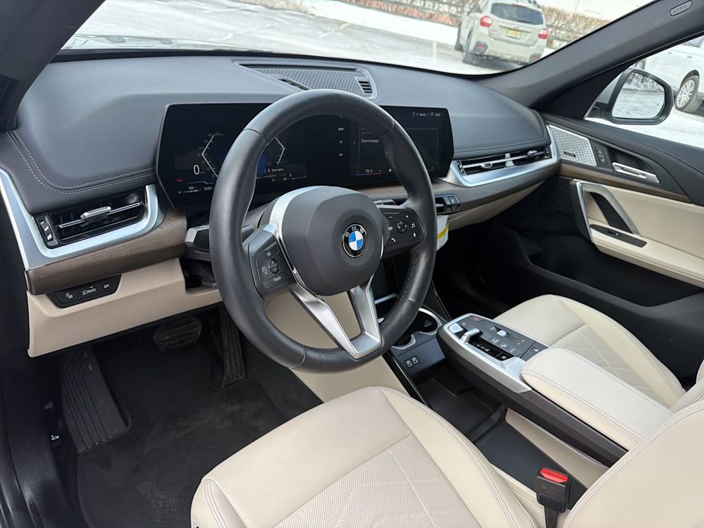 Thumbnail: 2025 BMW X1 - 10