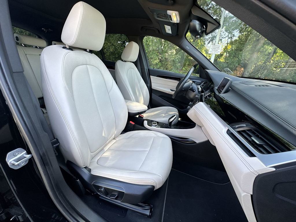 Thumbnail: 2022 BMW X1 - 12