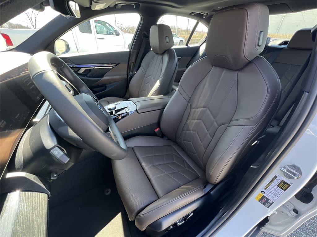 2025 BMW i5 xDrive40 11