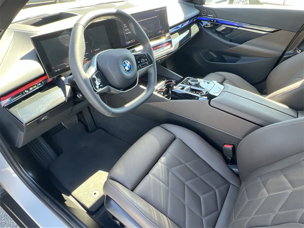 2025 BMW i5 xDrive40 10
