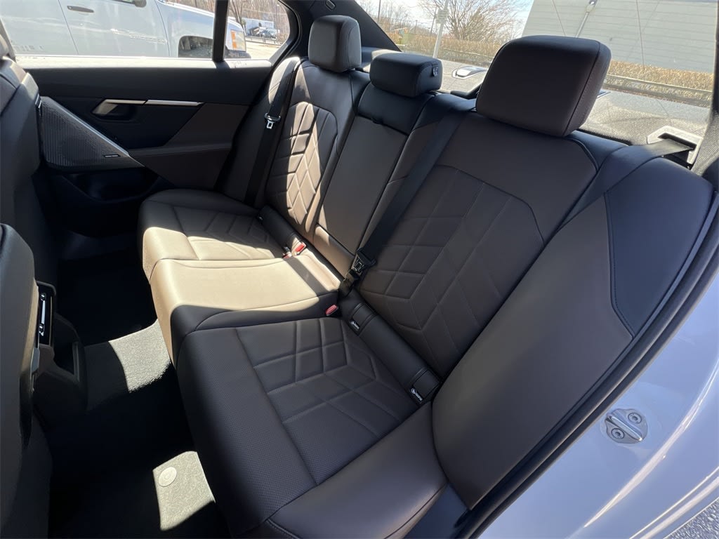 2025 BMW i5 xDrive40 24