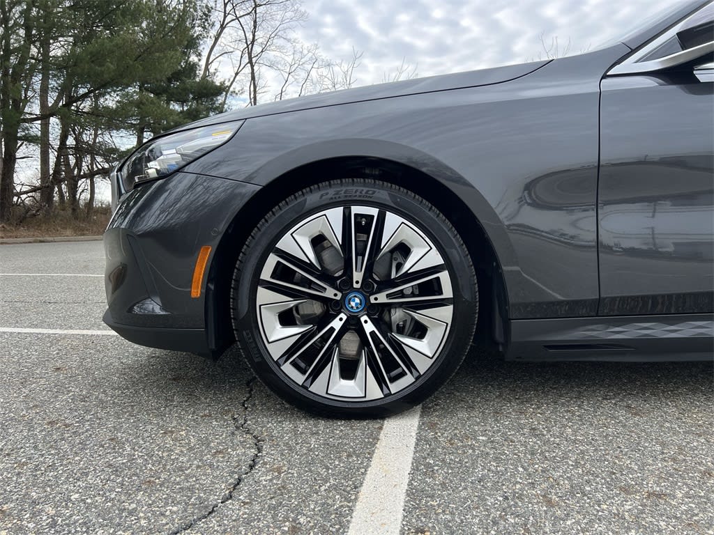 2025 BMW i5 xDrive40 8