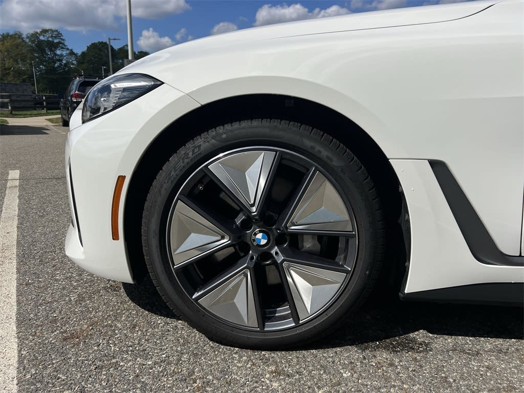 Thumbnail: 2025 BMW i4 - 8