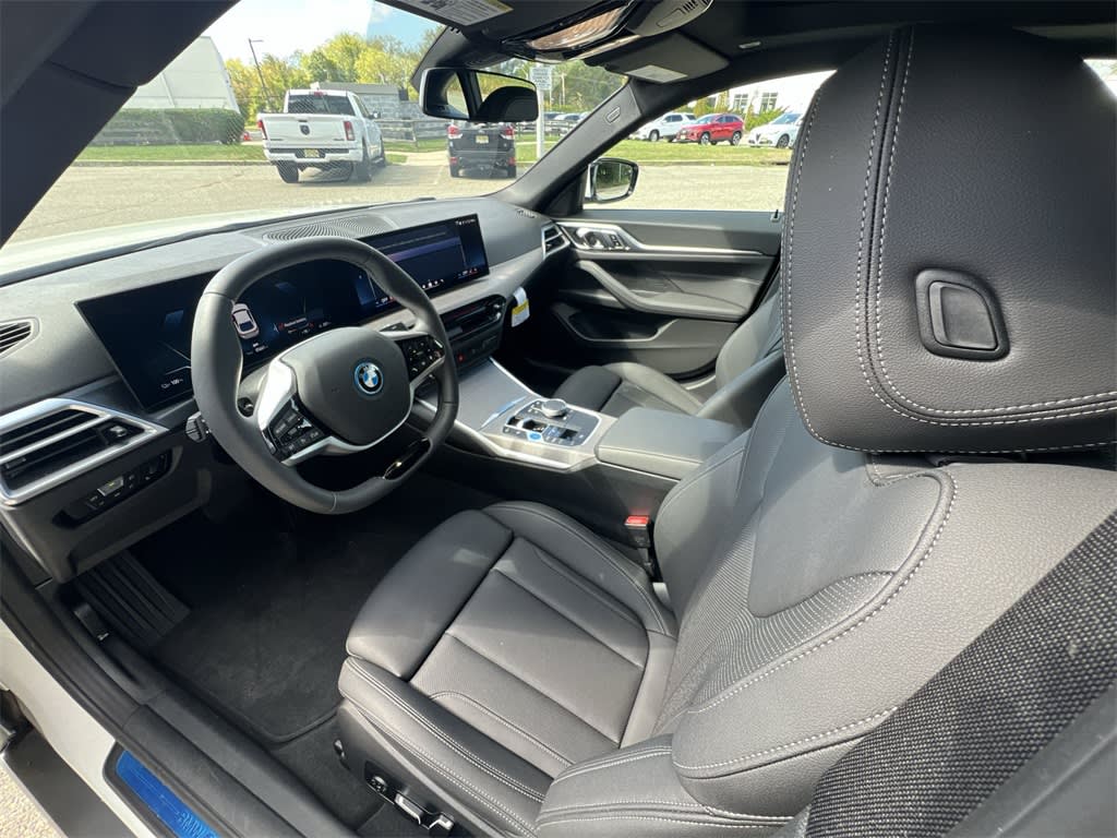Thumbnail: 2025 BMW i4 - 2