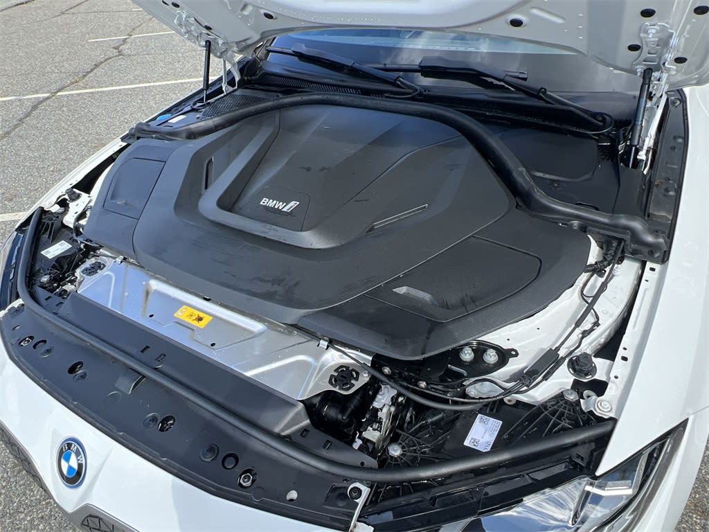 Thumbnail: 2025 BMW i4 - 9