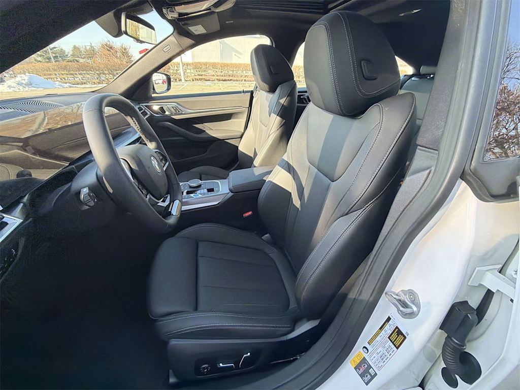 Thumbnail: 2025 BMW i4 - 11