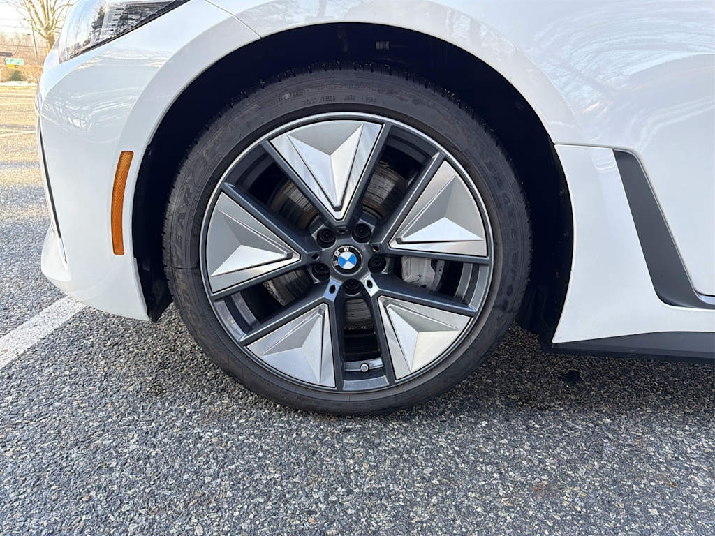 Thumbnail: 2025 BMW i4 - 8