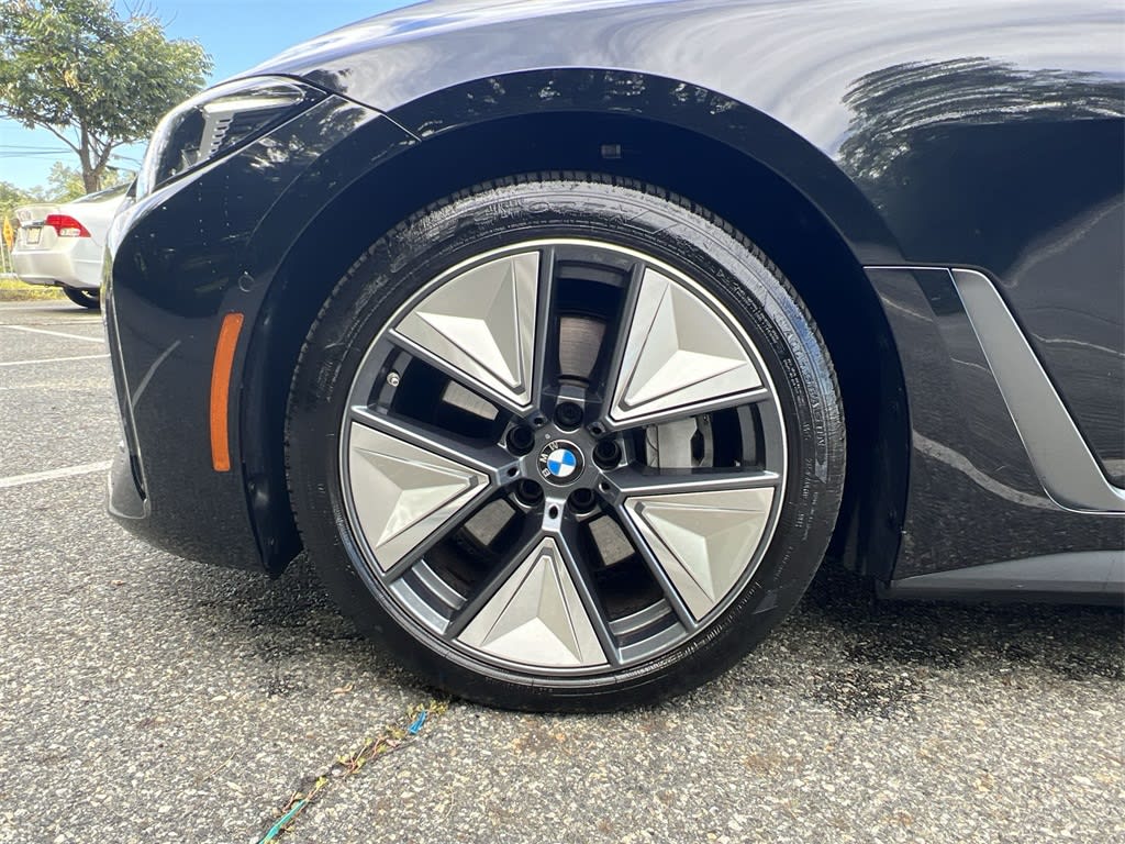 Thumbnail: 2025 BMW i4 - 8