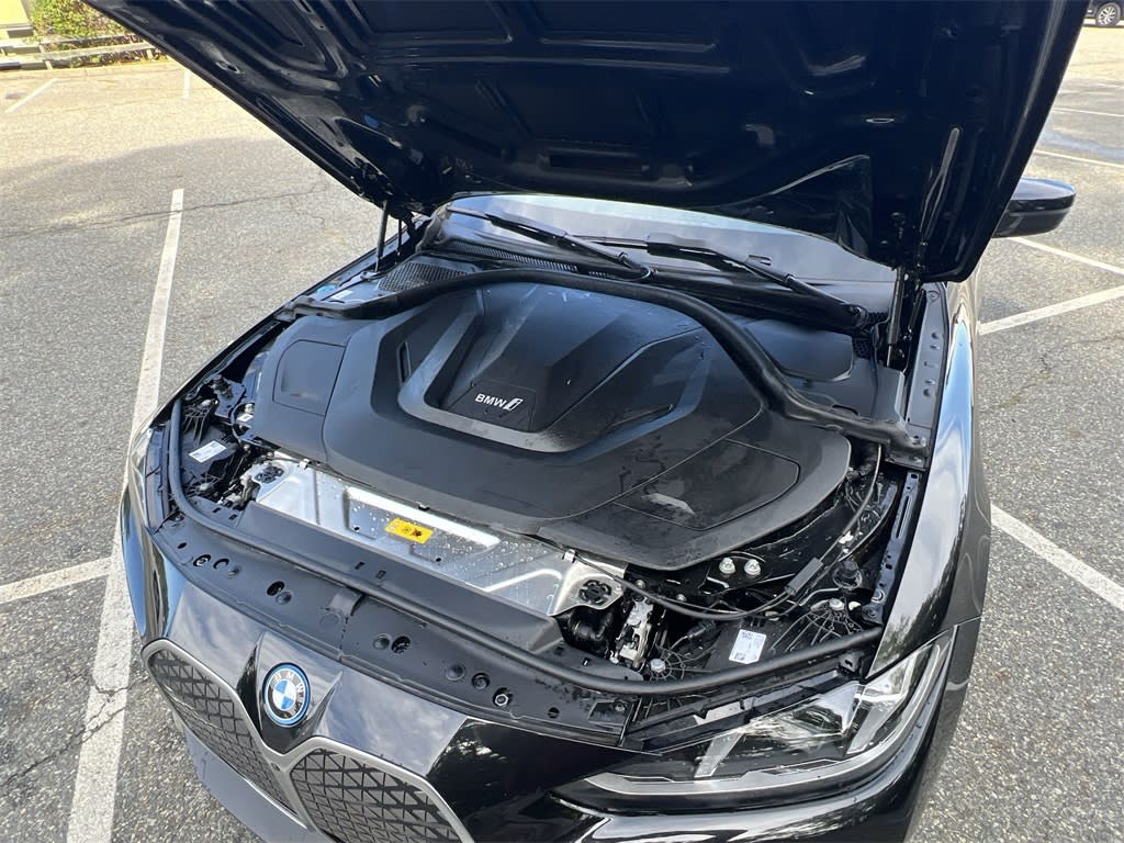 Thumbnail: 2025 BMW i4 - 9