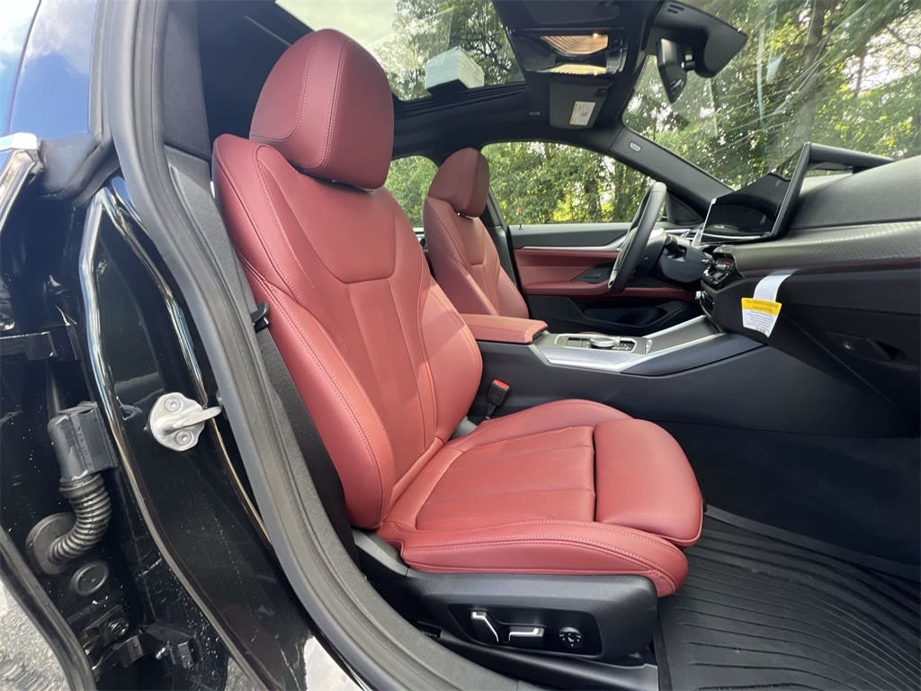 Thumbnail: 2025 BMW i4 - 12