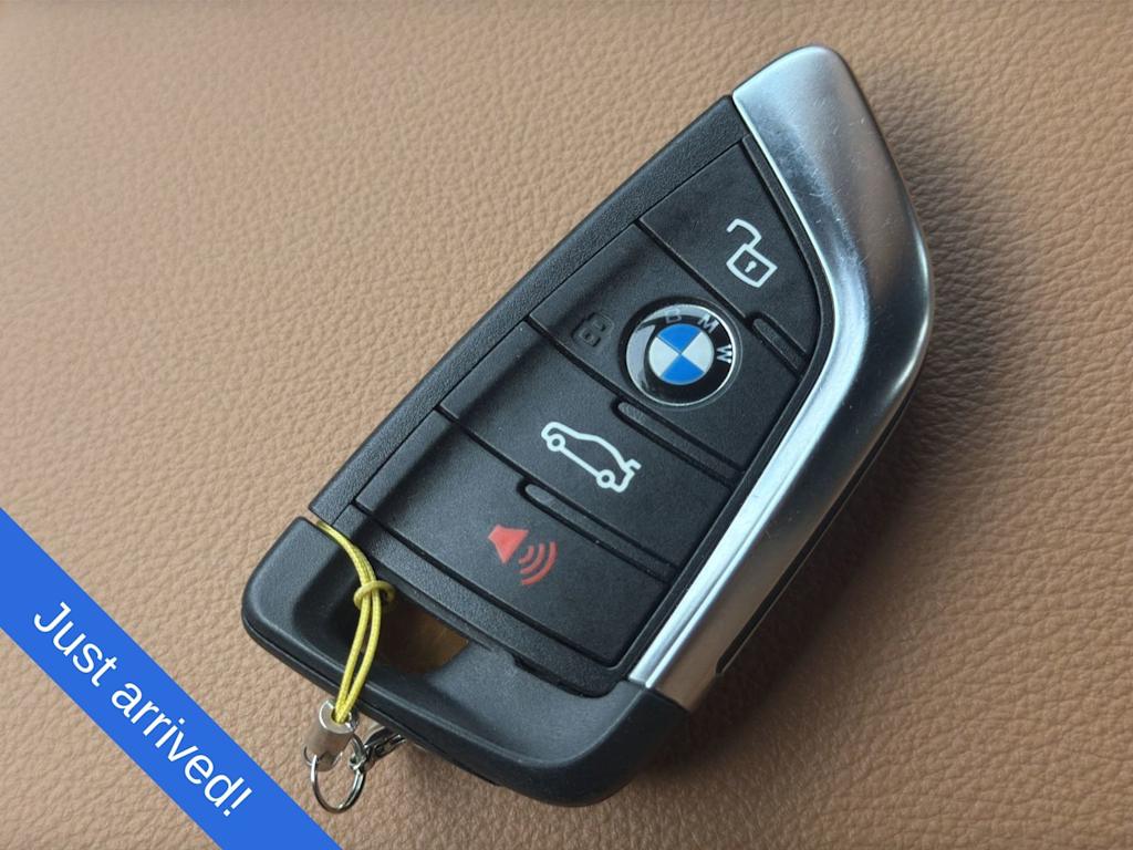 Thumbnail: 2026 BMW i4 - 17