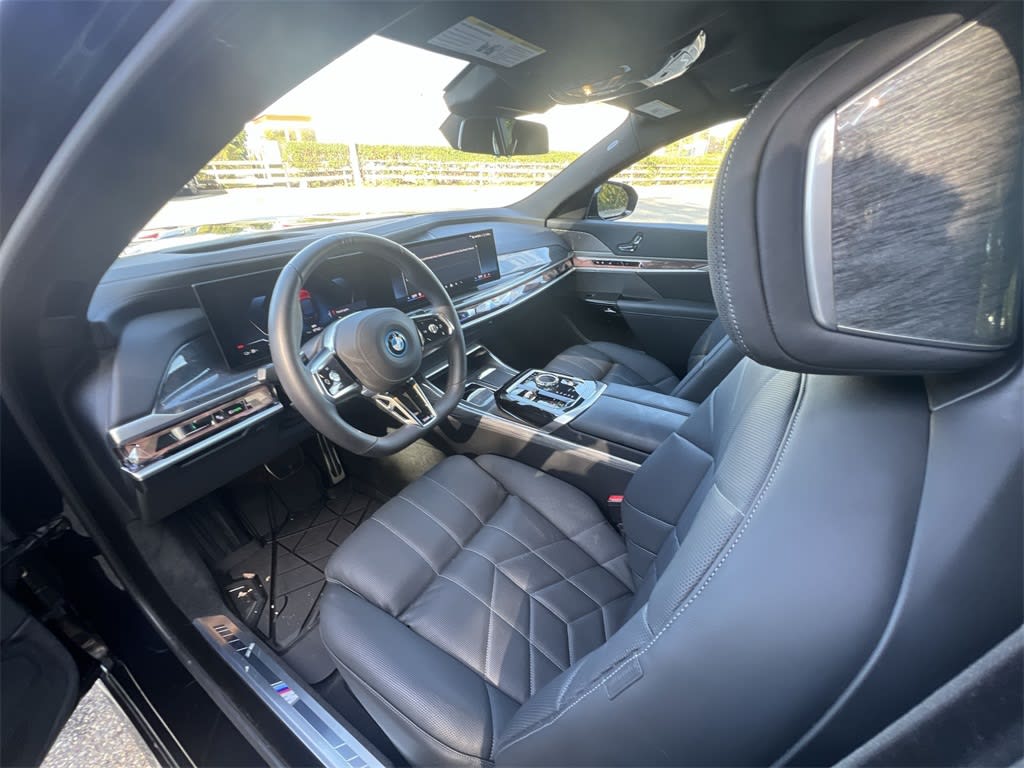 Thumbnail: 2025 BMW i7 - 20