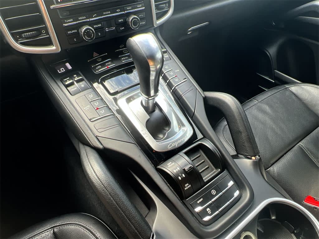 Thumbnail: 2016 Porsche Cayenne - 16
