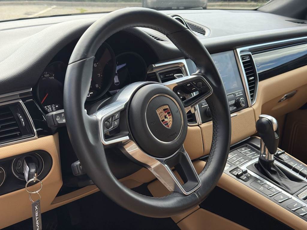 Thumbnail: 2017 Porsche Macan - 10