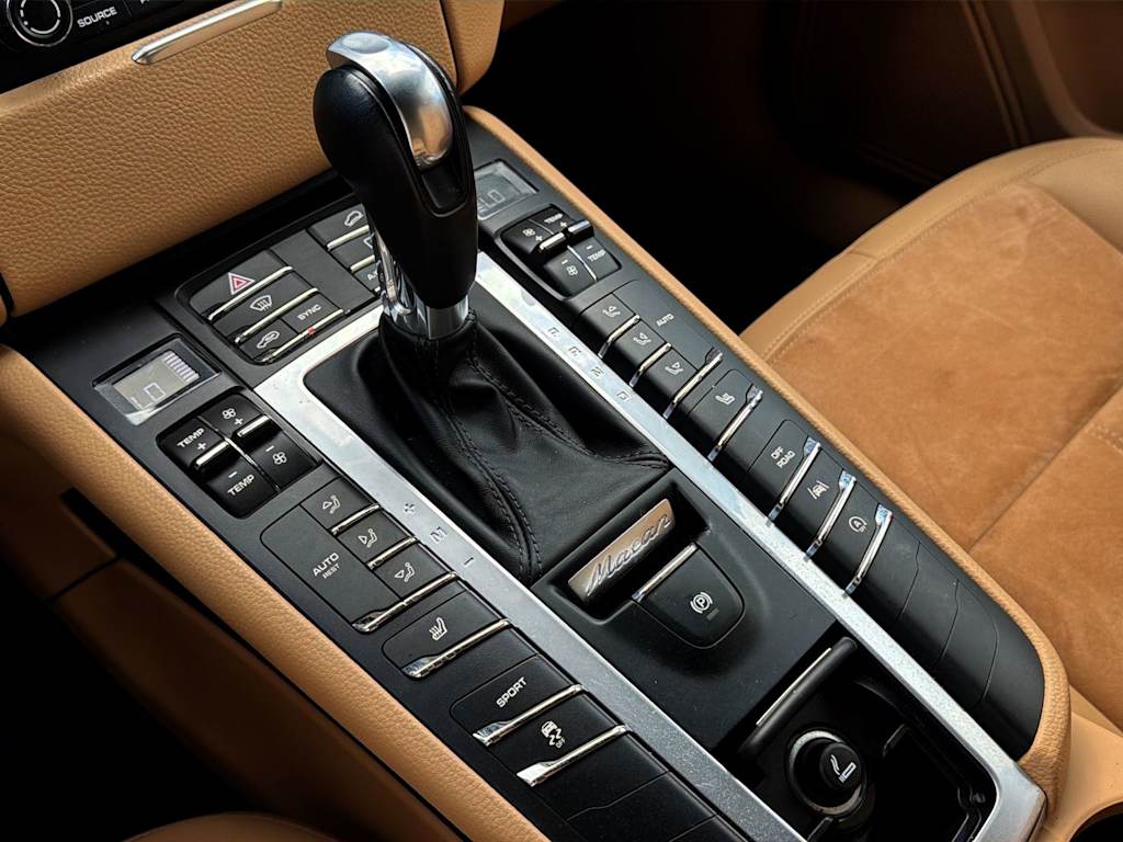 Thumbnail: 2017 Porsche Macan - 15