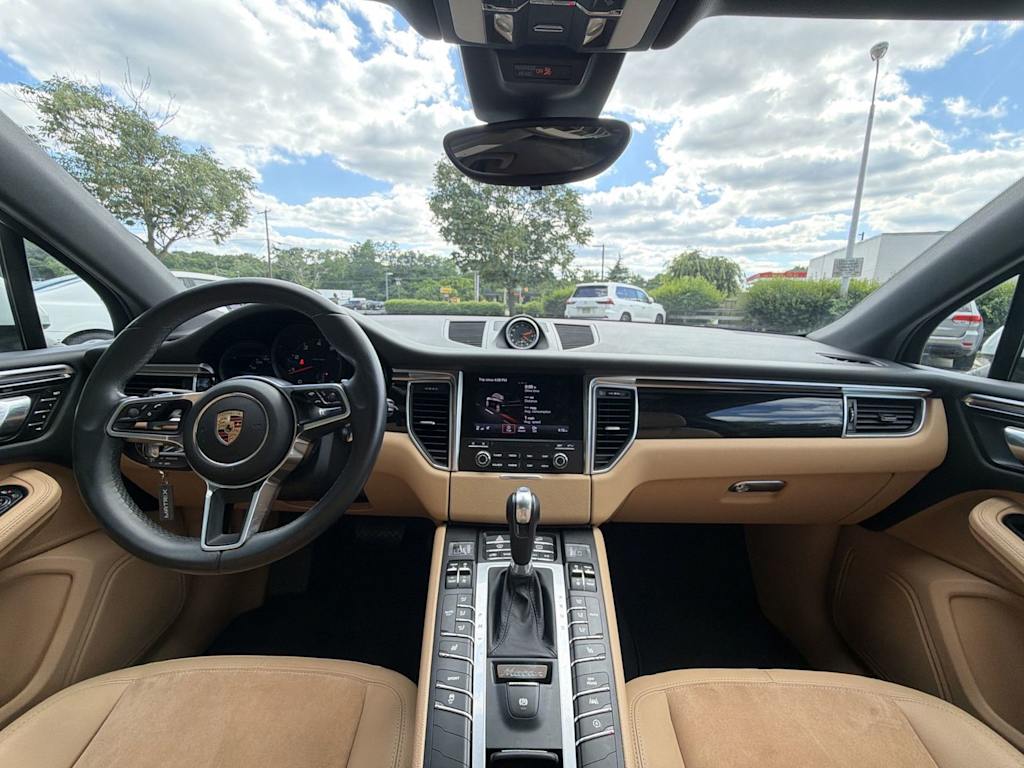 Thumbnail: 2017 Porsche Macan - 2