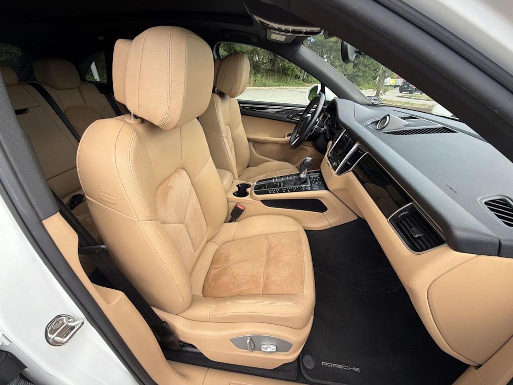 Thumbnail: 2017 Porsche Macan - 29