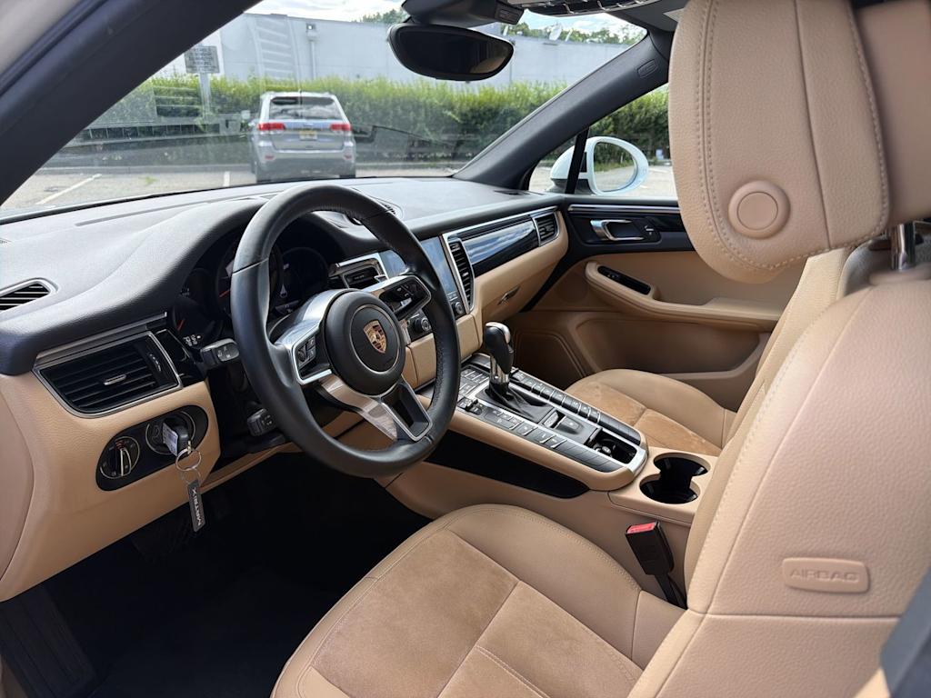 Thumbnail: 2017 Porsche Macan - 11