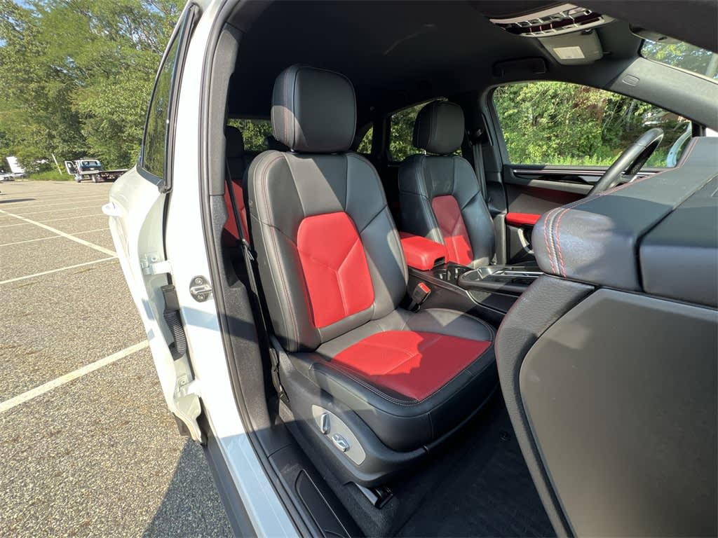 Thumbnail: 2022 Porsche Macan - 28