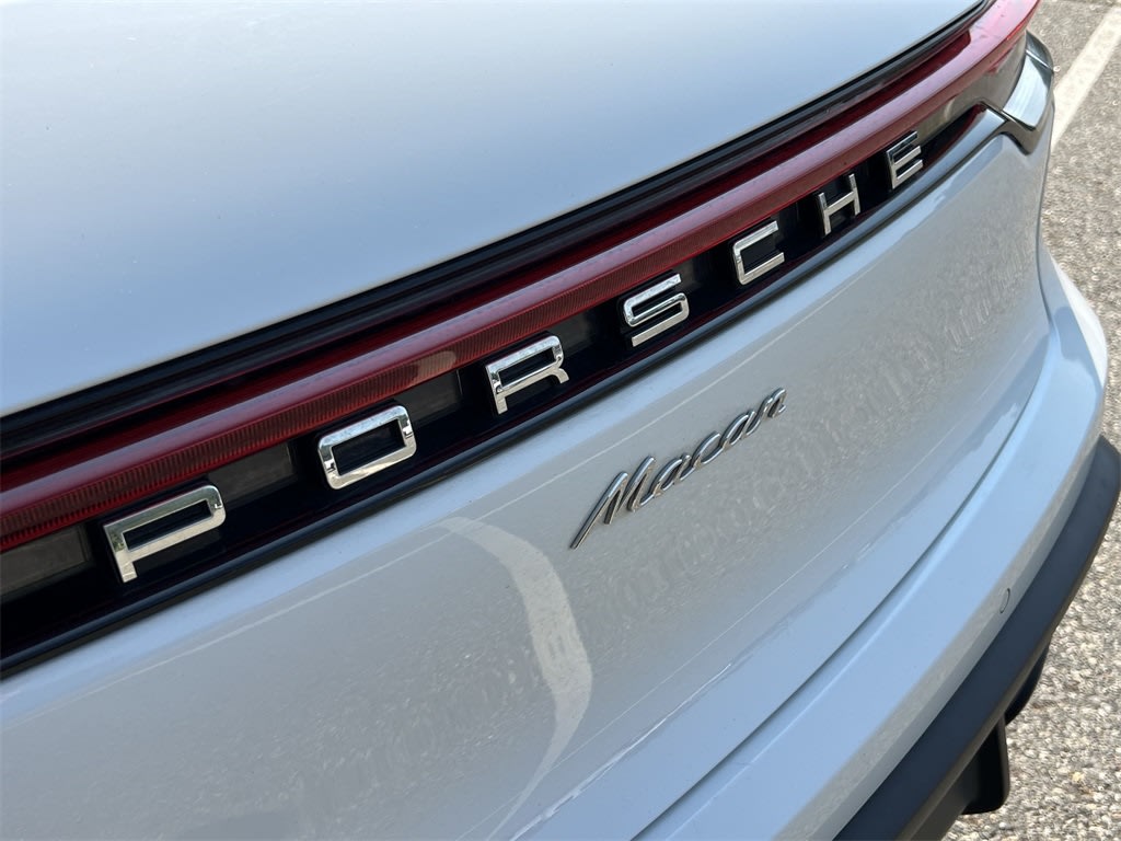 Thumbnail: 2022 Porsche Macan - 26