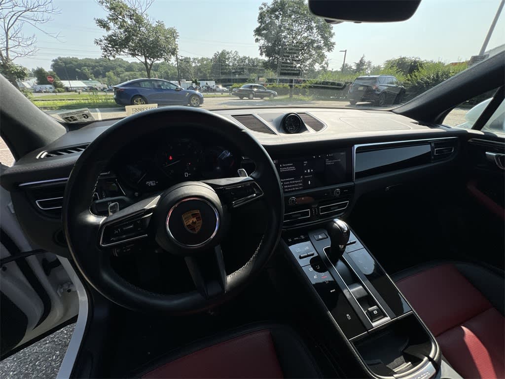 Thumbnail: 2022 Porsche Macan - 2