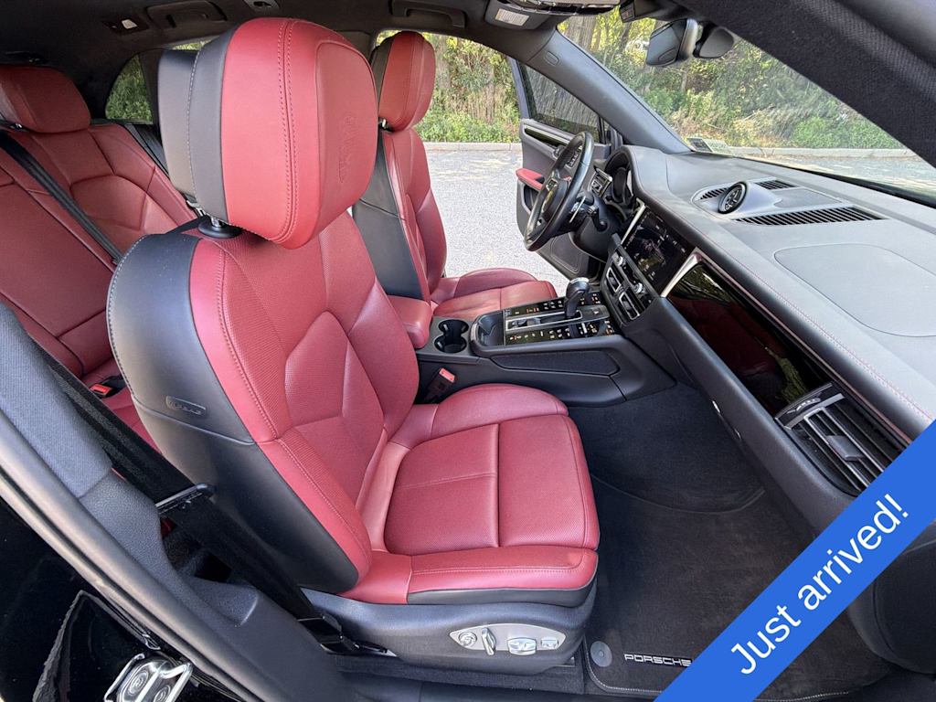 Thumbnail: 2023 Porsche Macan - 29