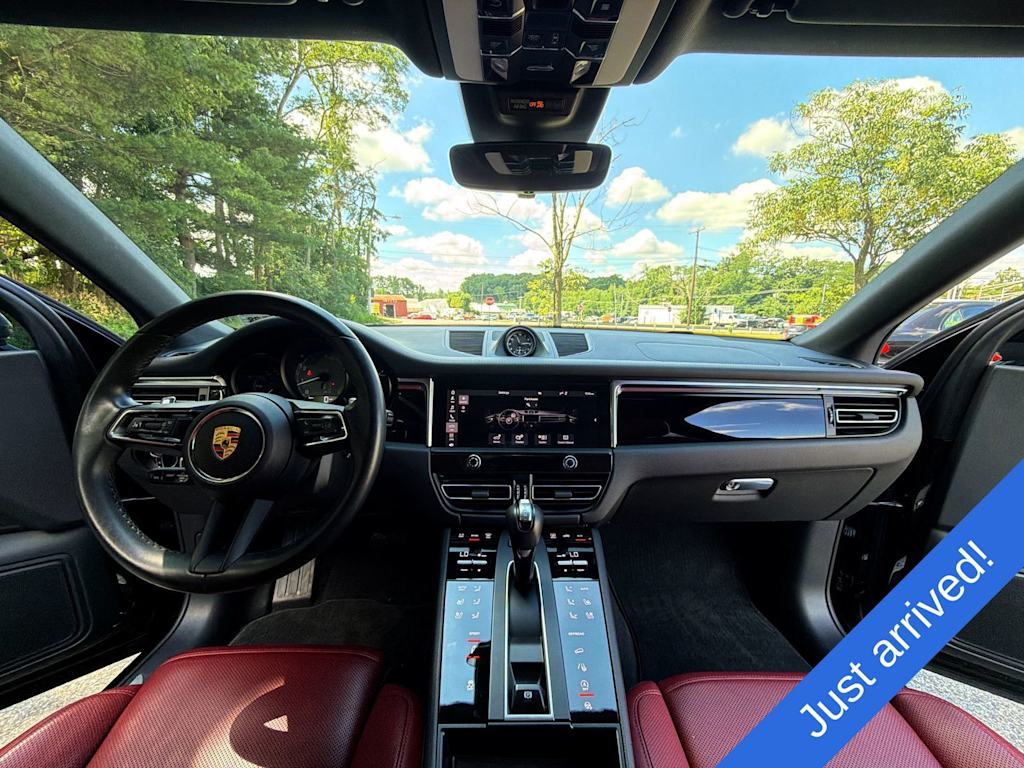 Thumbnail: 2023 Porsche Macan - 8