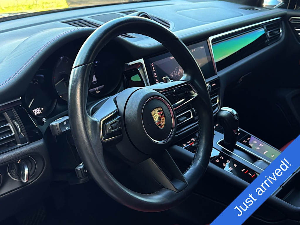 Thumbnail: 2023 Porsche Macan - 12