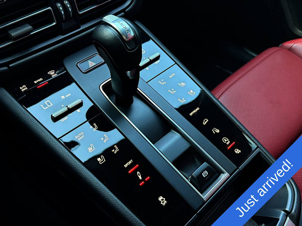 Thumbnail: 2023 Porsche Macan - 14