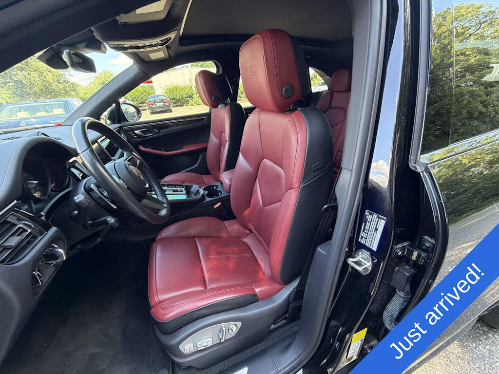 Thumbnail: 2023 Porsche Macan - 9