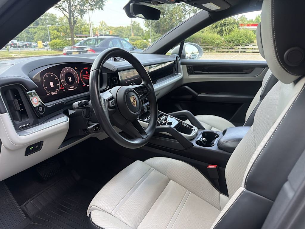 Thumbnail: 2024 Porsche Cayenne - 2
