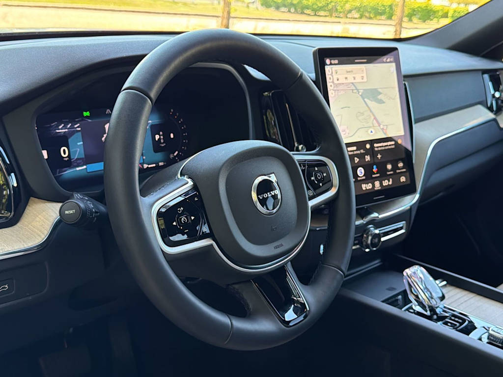 Thumbnail: 2026 Volvo XC60 - 14