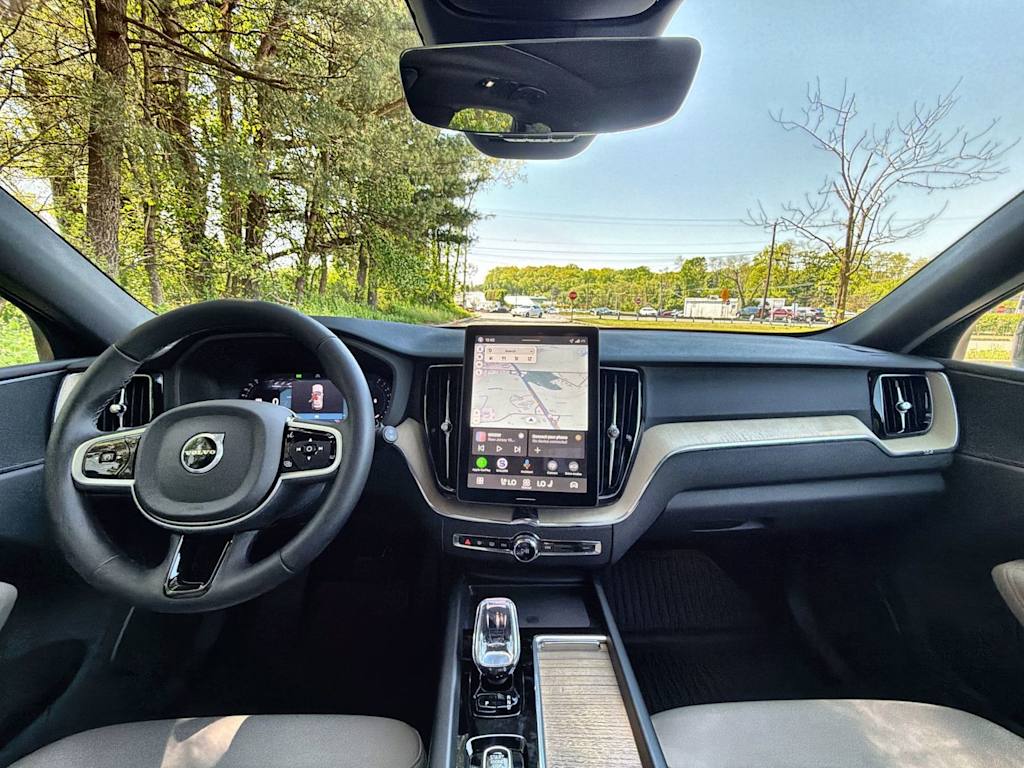 Thumbnail: 2026 Volvo XC60 - 10