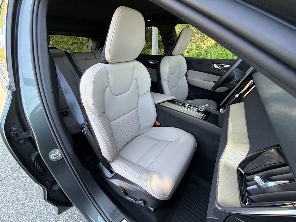 Thumbnail: 2026 Volvo XC60 - 12