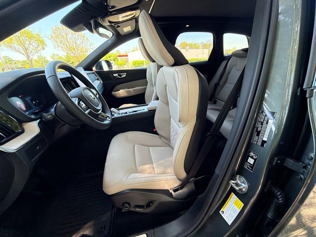 Thumbnail: 2026 Volvo XC60 - 11