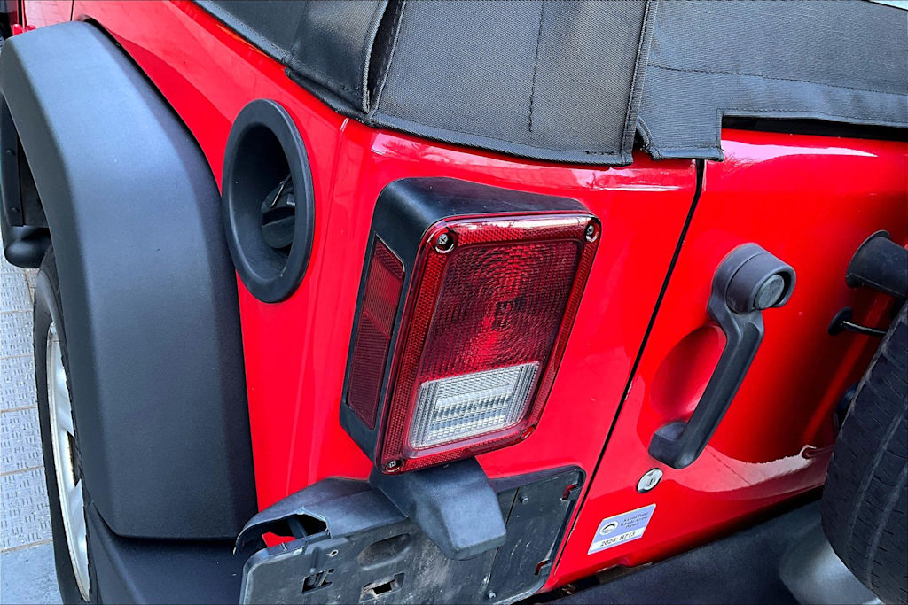 Thumbnail: 2017 Jeep Wrangler - 32