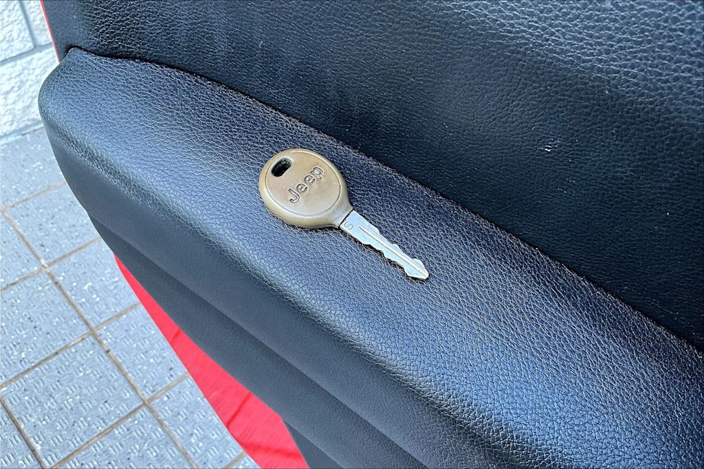 Thumbnail: 2017 Jeep Wrangler - 21