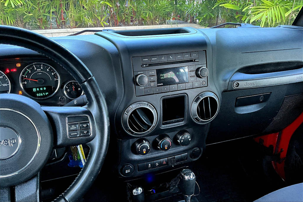 Thumbnail: 2017 Jeep Wrangler - 15