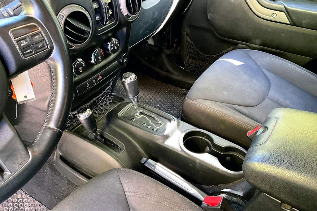 Thumbnail: 2015 Jeep Wrangler - 16