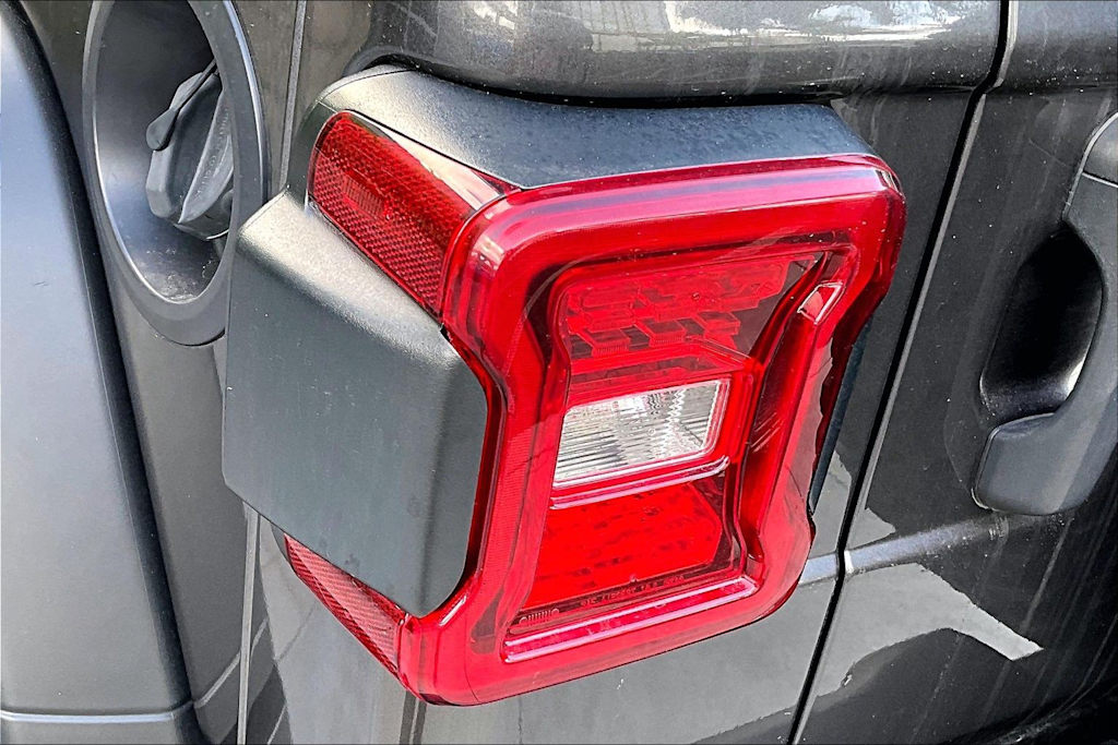 Thumbnail: 2021 Jeep Wrangler - 32