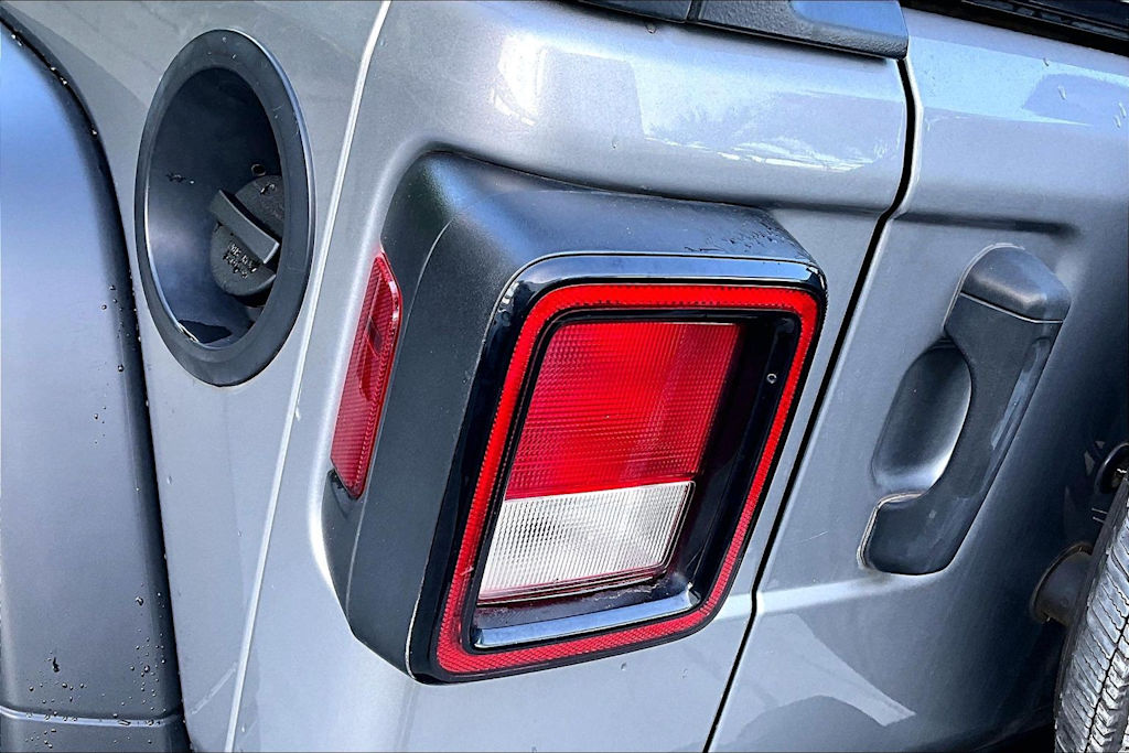 Thumbnail: 2020 Jeep Wrangler - 32