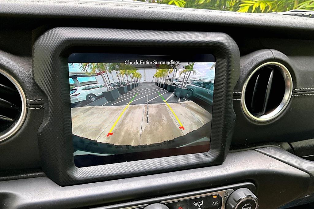 Thumbnail: 2022 Jeep Wrangler - 15